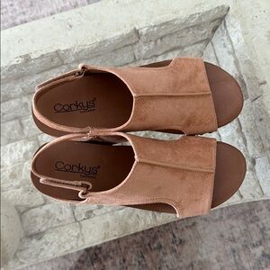 Corky’s Brand New Size 7 Volta Camel Faux Suede